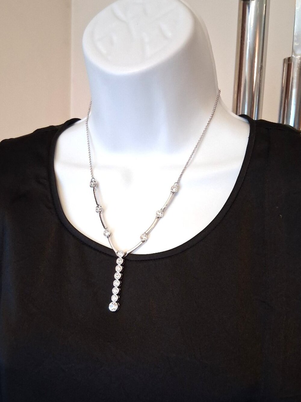 Fiell Vintage White Clear Crystal Pendant Silver Plated Necklace VTG Jewelry